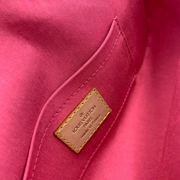 Auth Louis Vuitton LV Pink Framboise Vernis Monogram Leather Malibu Street Bag - Picture 16 of 16